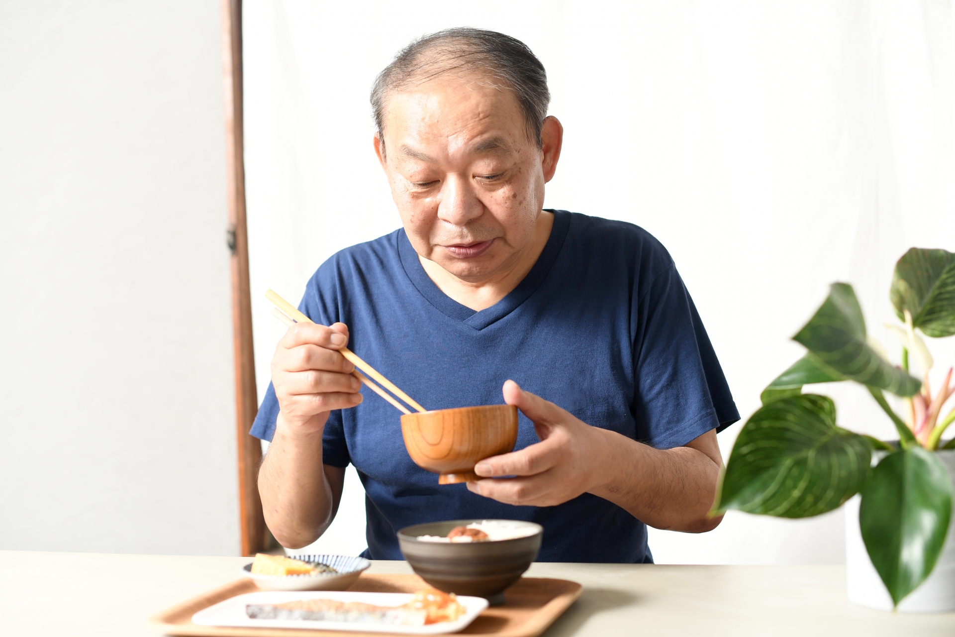 お父さんの食べこぼし対策：家庭でできる簡単な工夫